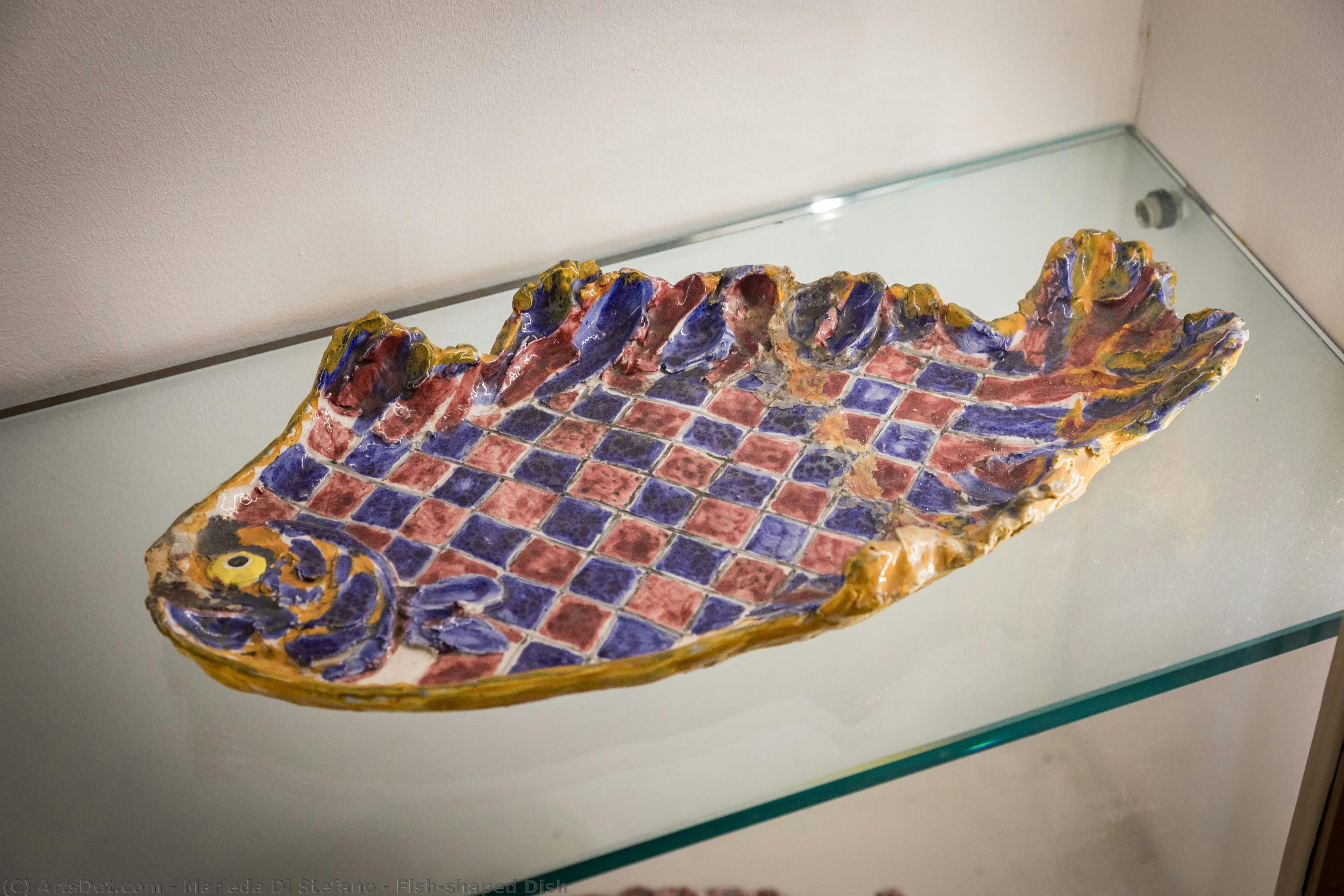 Marieda Di Stefano tarafından keten üzerine yağlı boya ile elle boyanmış Fish-shaped Dish