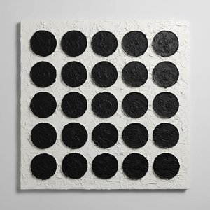 Ordre Monolithique : Une Étude Sculpturale De Vingt-cinq Orbes D'obsidienne En Relief