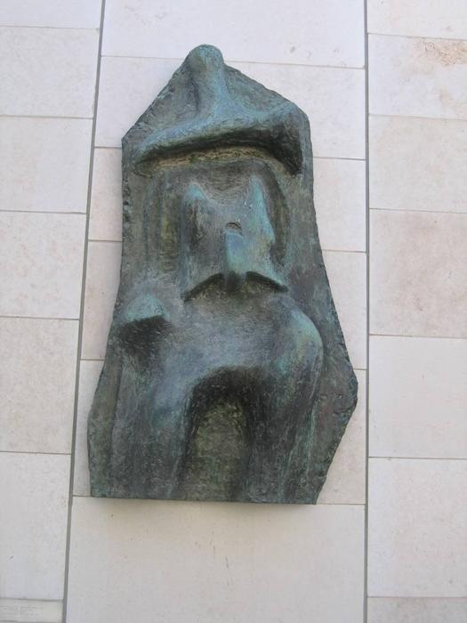 Relife 1 — Henry Moore